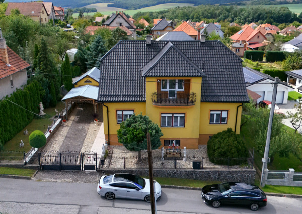 Predaj | 2-generačný rodinný dom vo Veľkých Uherciach