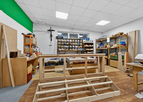 PREDAJ odstúpenie prevádzky vyroba čaluneného nábytku v Partizánskom