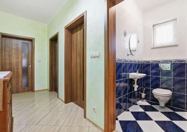 Prenájom | 3-izbový rodinný dom s bazénom v lokalite Pažiť