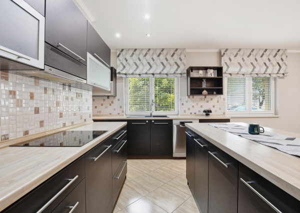 Prenájom | 3-izbový rodinný dom s bazénom v lokalite Pažiť