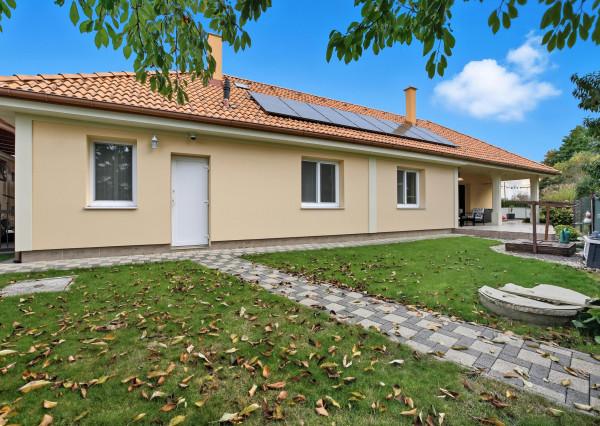 Prenájom | 3-izbový rodinný dom s bazénom v lokalite Pažiť