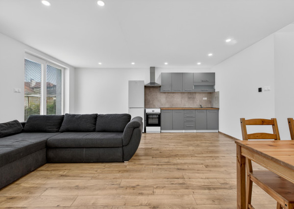 PRENÁJOM | 3-izbový byt v Bošanoch so záhradou a parkovaním