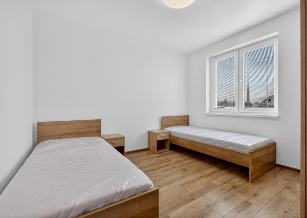 PRENÁJOM | 3-izbový byt v Bošanoch so záhradou a parkovaním