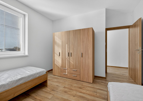 PRENÁJOM | 3-izbový byt v Bošanoch so záhradou a parkovaním