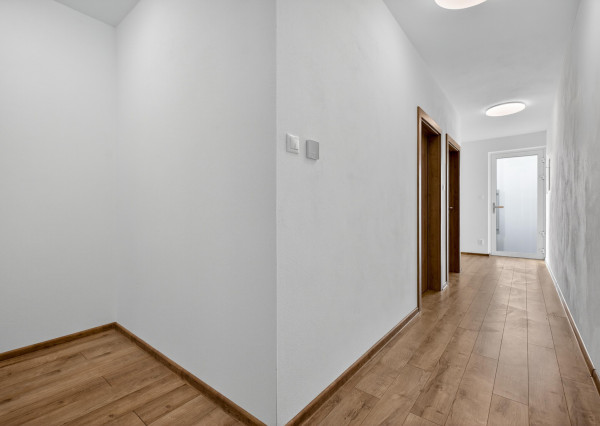 PRENÁJOM | 3-izbový byt v Bošanoch so záhradou a parkovaním