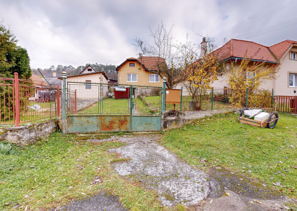 PREDAJ | 3-izbový rodinný dom vo Veľkých Uherciach