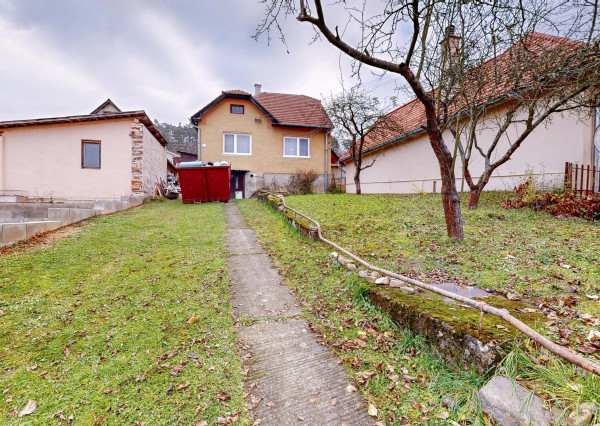 PREDAJ | 3-izbový rodinný dom vo Veľkých Uherciach