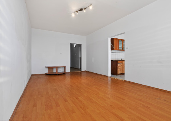 Predaj | Priestranný 3-izbový byt – Partizánske, Luhy