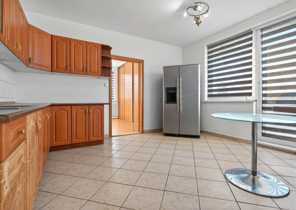 Predaj | Priestranný 3-izbový byt – Partizánske, Luhy