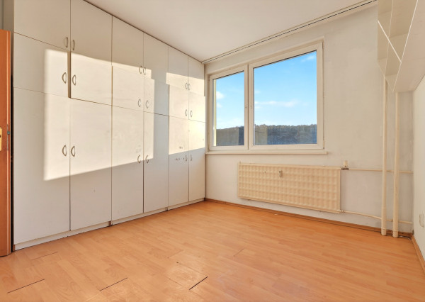 Predaj | Priestranný 3-izbový byt – Partizánske, Luhy