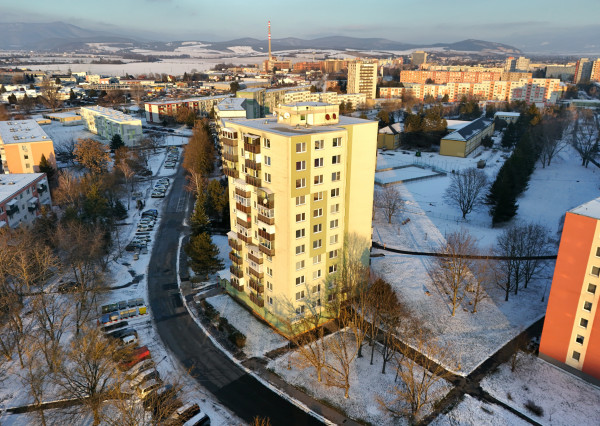 Predaj | Priestranný 3-izbový byt – Partizánske, Luhy