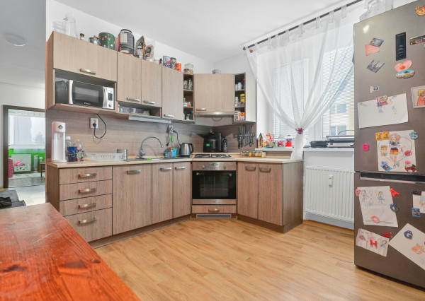 REZERVOVANÉ | Priestranný 3-izbový byt – Vrbové, 6.apríla