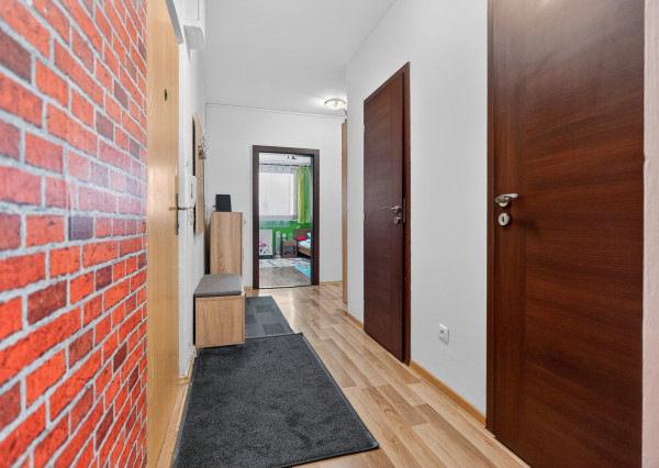 REZERVOVANÉ | Priestranný 3-izbový byt – Vrbové, 6.apríla