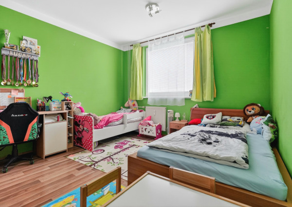 REZERVOVANÉ | Priestranný 3-izbový byt – Vrbové, 6.apríla