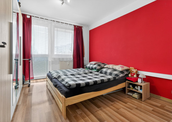 REZERVOVANÉ | Priestranný 3-izbový byt – Vrbové, 6.apríla