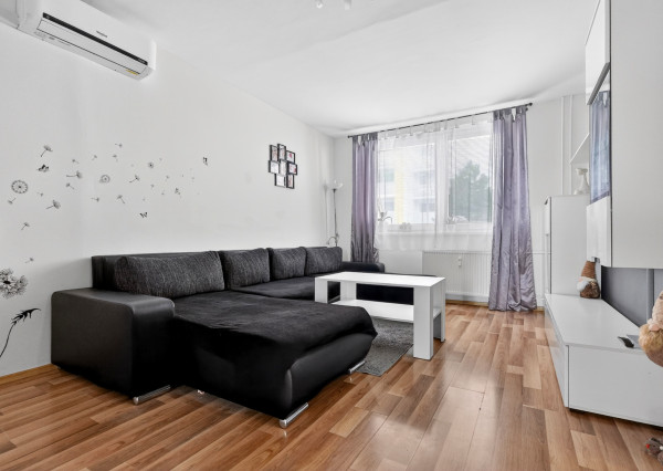 Predaj | Priestranný 3-izbový byt – Vrbové, 6.apríla