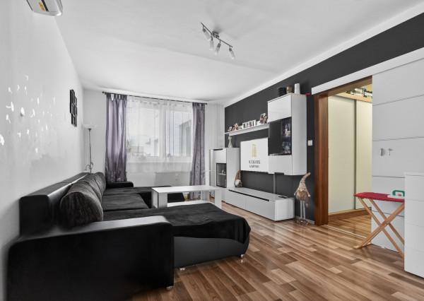 REZERVOVANÉ | Priestranný 3-izbový byt – Vrbové, 6.apríla