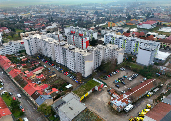 REZERVOVANÉ | Priestranný 3-izbový byt – Vrbové, 6.apríla