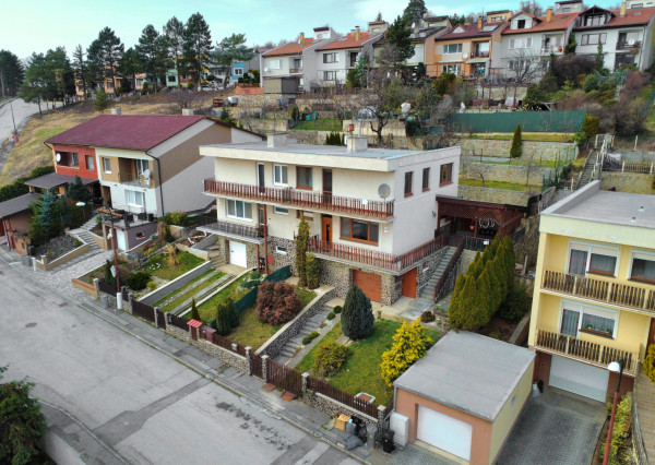 Predaj | 4-izbový rodinný poldom v Šimonovanoch