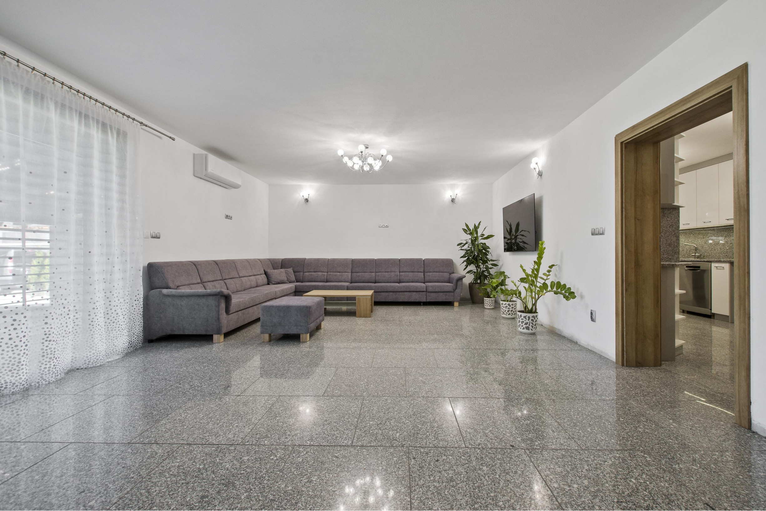 Predaj | 4 izbový rodinný dom v obci Malé Uherce pri Partizánskom