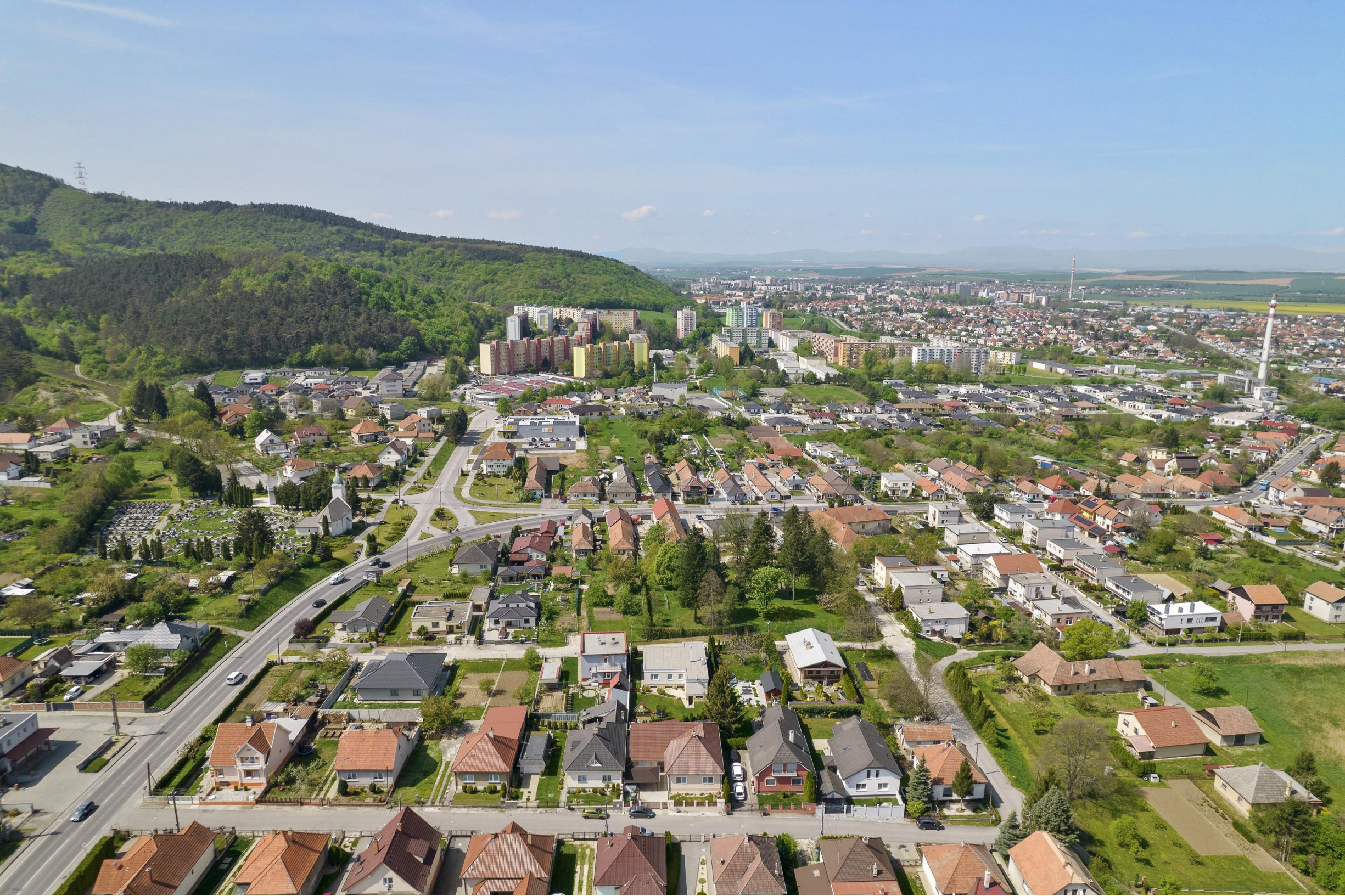 Predaj  | Pozemok vhodný na výstavbu rodinného domu Malé Uherce