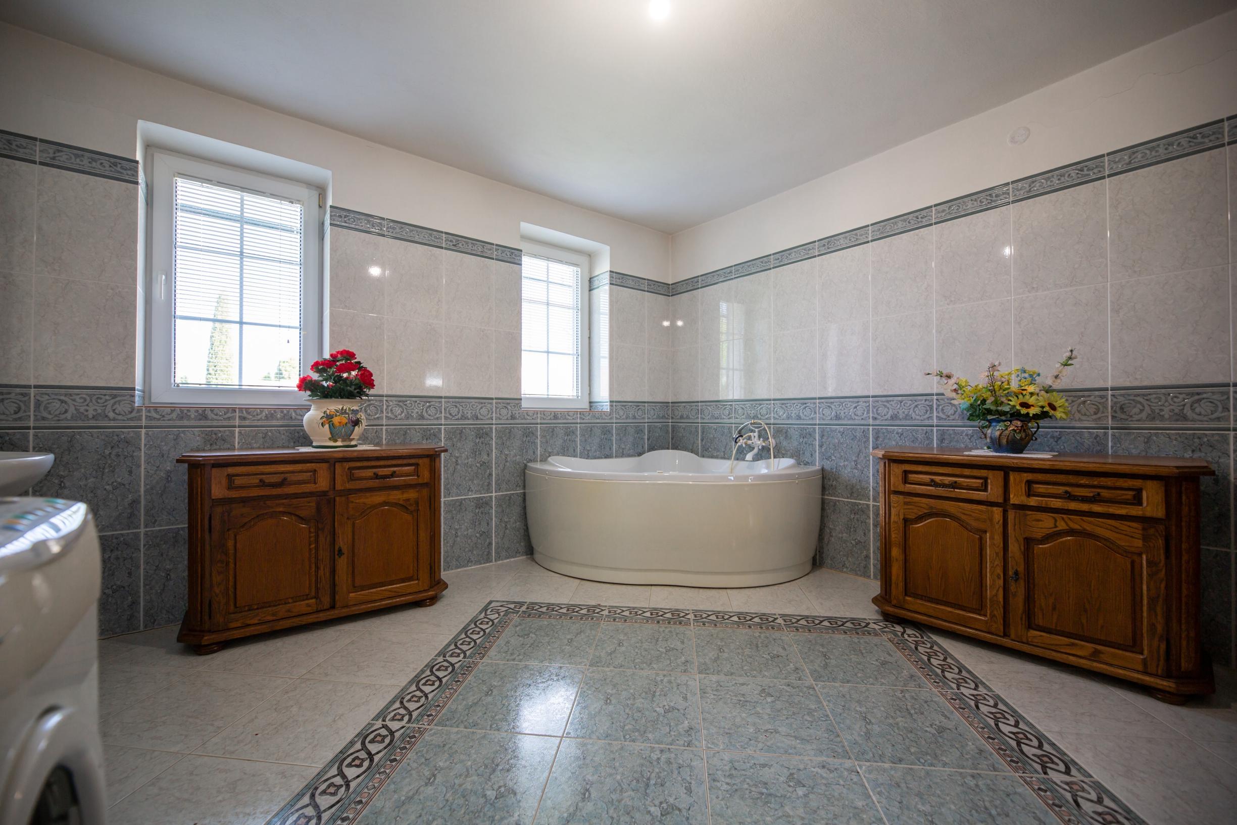 Predaj | 5 izbový rodinný dom v obci Práznovce