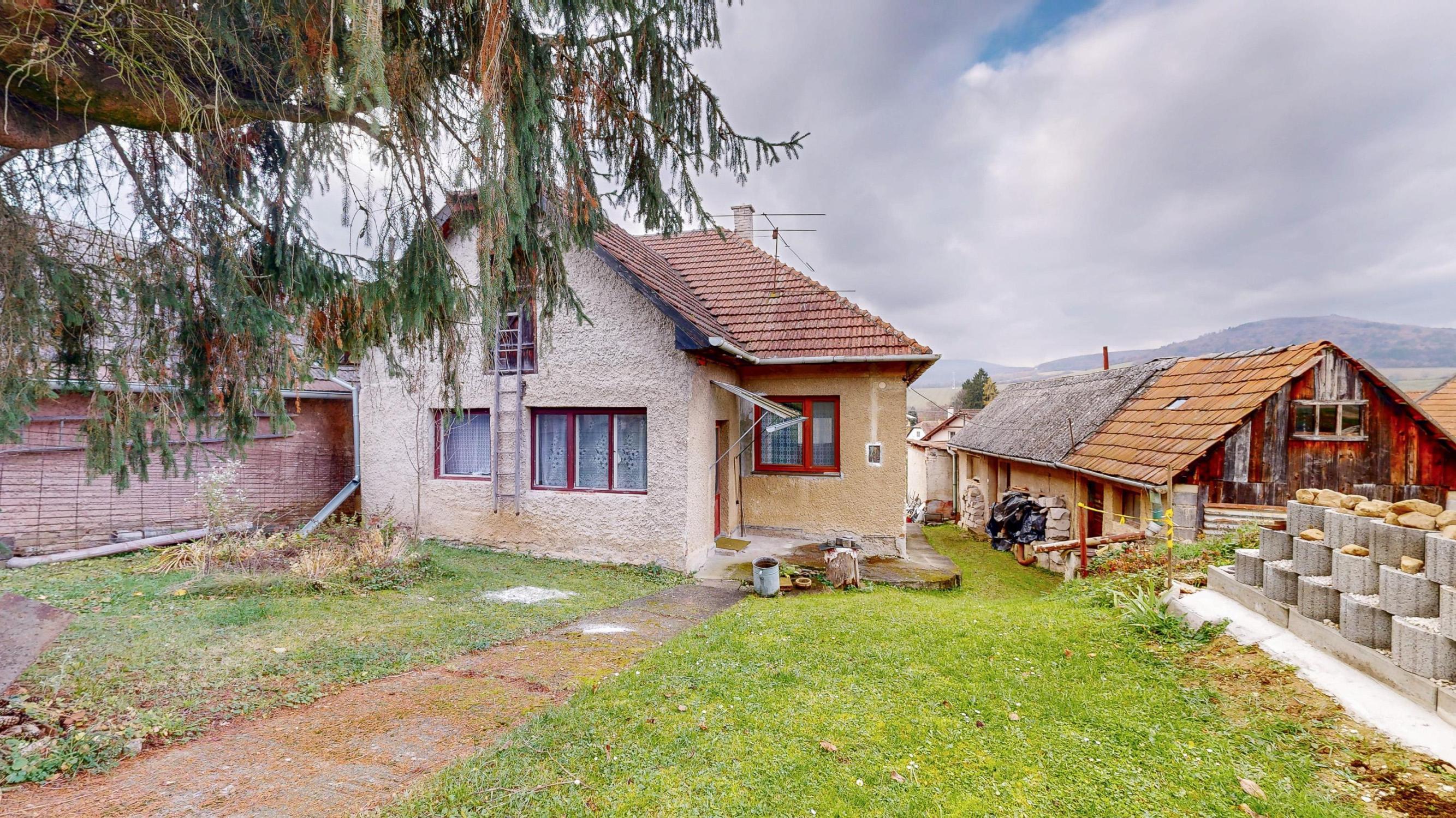 PREDAJ | 3-izbový rodinný dom vo Veľkých Uherciach